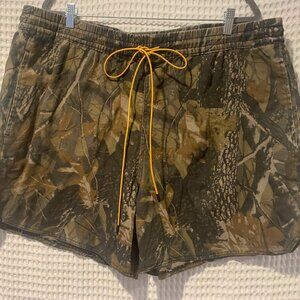NEW Novamen Men's Camo Shorts